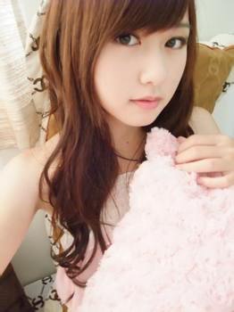 game capsa susun online pc Ji Yuyu sedang mengobrol hangat dengan pemilik kantin